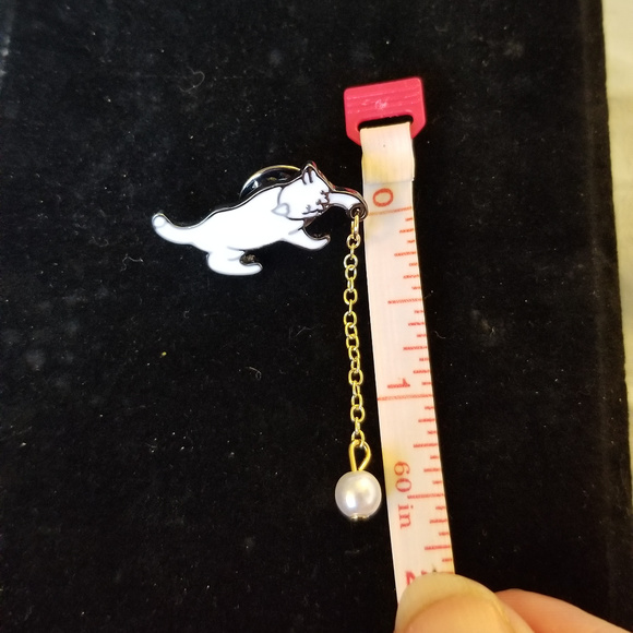 RESERVED NWT White Kitty Playing "Pearl" Ball Pin - Picture 4 of 8